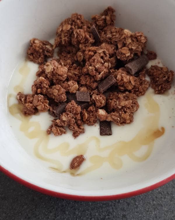 Magere yoghurt met cruesli en honing